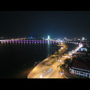 Der Blick über das nächtliche Đồng Hới mit dem Nhat-Le-Fluss